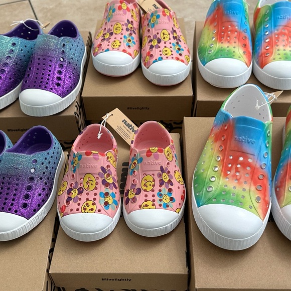 NEW NATIVE SHOES IN BOX!! - Picture 2 of 5